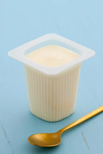 Delicioso Nutritivo Saudável Copo Iogurte Liso Fresco Estilo Retro Vintage — Fotografia de Stock