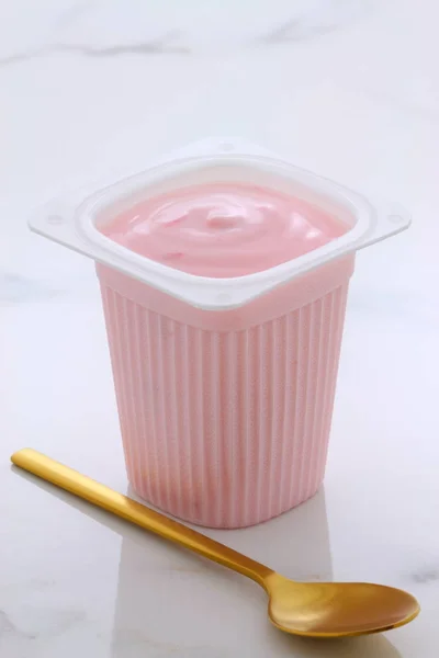Delicioso Iogurte Estilo Creme Francês Com Toda Fruta Misturada Interior — Fotografia de Stock
