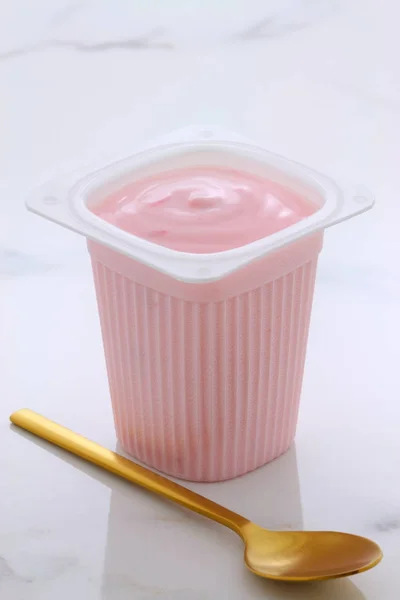 Läckra Franska Vaniljsås Stil Yoghurt Med All Frukt Blandad Släpper — Stockfoto