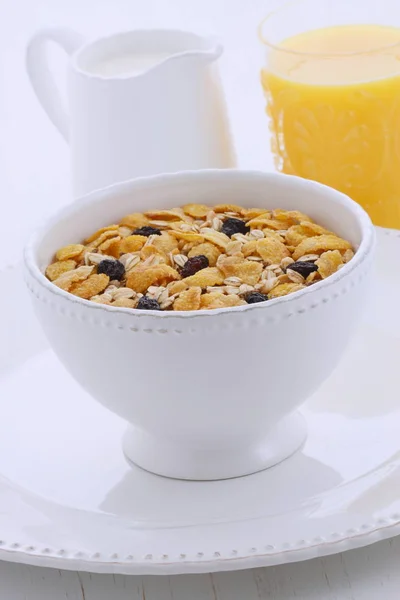 God Och Näringsrik Frukost Müsli Eller Granola Flingor Med Mjölk — Stockfoto