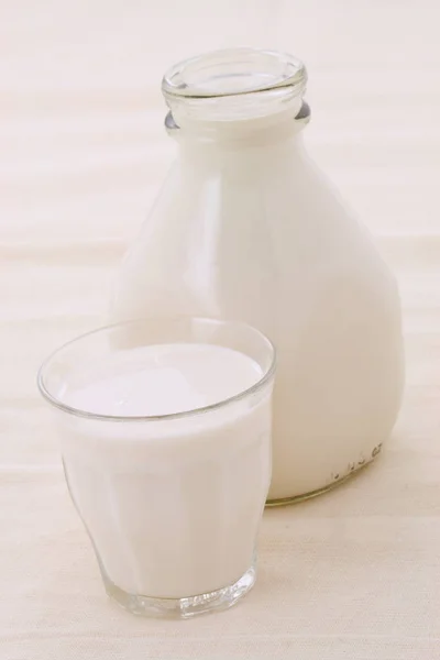 Heerlijke Verse Melk Een Van Belangrijkste Bronnen Van Voeding — Stockfoto