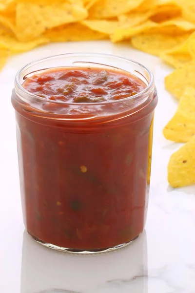 Artisan Meksykański Dip Salsa Vintage Tabela Marmuru Carrara Pyszne Świeże — Zdjęcie stockowe