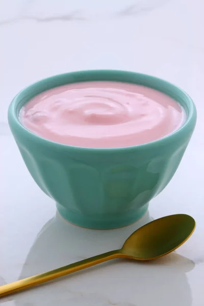 Läckra Franska Vaniljsås Stil Yoghurt Med All Frukt Blandad Släpper — Stockfoto