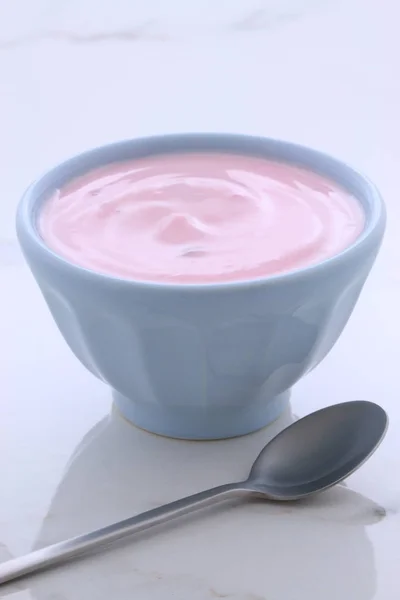 Delicioso Yogur Fresa Griego Batido Lentamente Con Mucha Fruta Proteína —  Fotos de Stock