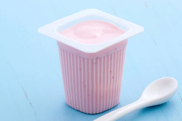 Delicioso Yogur Francés Comercial Estilo Natillas Con Toda Fruta Mezclada — Foto de Stock
