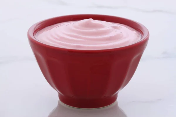 Lahodné Žaludek Pomalý Řecký Jahodový Jogurt Spoustou Ovoce Bílkovin Ideální — Stock fotografie