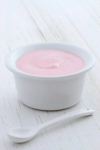 Läckra Kommersiella Franska Vaniljsås Stil Yoghurt Med All Frukt Blandas — Stockfoto