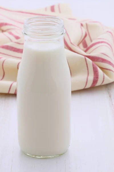Νοστιμότατο Φρέσκο Γάλα Μία Από Τις Πρωτογενείς Πηγές Της Διατροφής — Φωτογραφία Αρχείου