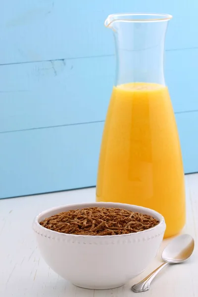 Healthy Delicious Wheat Bran Cereal Breakfast — Stock Photo, Image