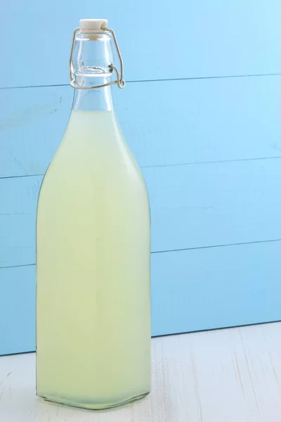 Νόστιμα Και Θρεπτικά Βιολογική Λεμονάδα Vintage Μπουκάλι Και Ποτήρι — Φωτογραφία Αρχείου