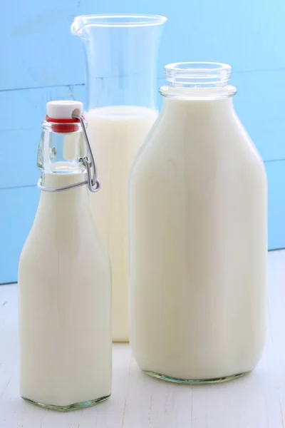 Lahodné Čerstvé Mléko Jeden Primárních Zdrojů Výživy — Stock fotografie