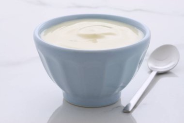 lezzetli, besleyici ve sağlıklı taze yoğurt vintage İtalyan carrara mermer ayarı hakkında.