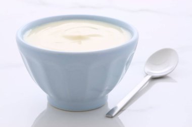 lezzetli, besleyici ve sağlıklı taze yoğurt vintage İtalyan carrara mermer ayarı hakkında.