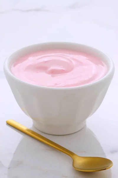 Läckra Franska Vaniljsås Stil Yoghurt Med All Frukt Blandad Släpper — Stockfoto