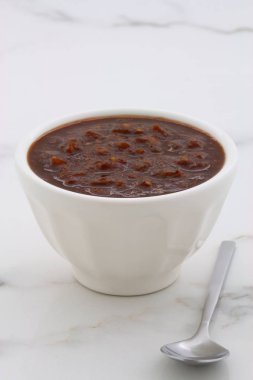 Esnaf Meksika isot sos tüm Meksika, Teksas-Meksika Tarifleri ve iki taraf için mükemmel bir lezzetli dumanlı lezzet ile vintage carrara mermer tabloda.