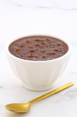 Esnaf Meksika isot sos tüm Meksika, Teksas-Meksika Tarifleri ve iki taraf için mükemmel bir lezzetli dumanlı lezzet ile vintage carrara mermer tabloda.