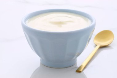 lezzetli, besleyici ve sağlıklı taze yoğurt vintage İtalyan carrara mermer ayarı hakkında.