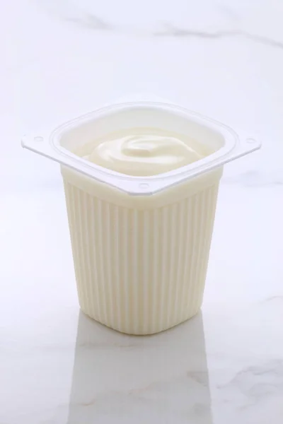 Delicioso Nutritivo Saudável Copo Iogurte Liso Fresco Vintage Italiano Carrara — Fotografia de Stock