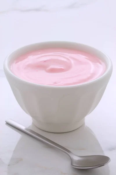 Läckra Franska Vaniljsås Stil Yoghurt Med All Frukt Blandad Släpper — Stockfoto