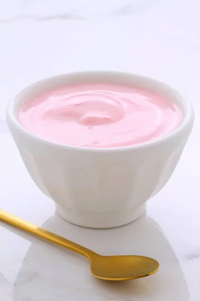 Läckra Franska Vaniljsås Stil Yoghurt Med All Frukt Blandad Släpper — Stockfoto