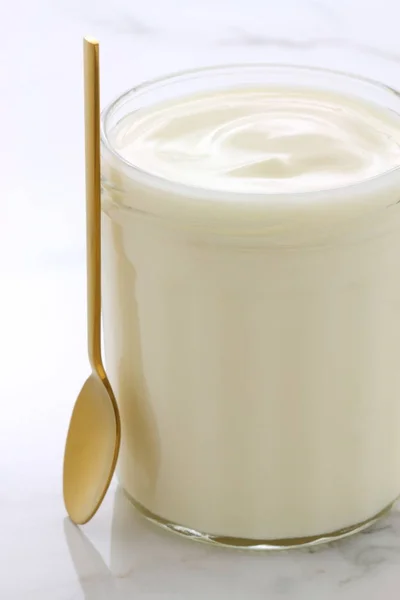 Läckra Näringsrika Och Hälsosamma Fräsch Naturell Yoghurt Cup Vintage Italiensk — Stockfoto