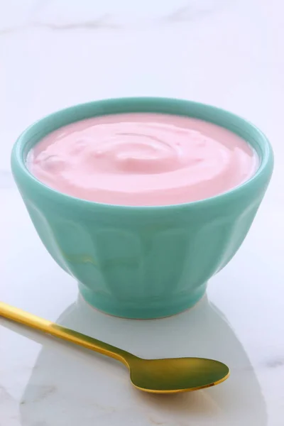 Läckra Franska Vaniljsås Stil Yoghurt Med All Frukt Blandad Släpper — Stockfoto