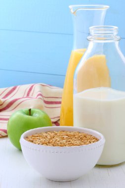 lezzetli ve besleyici kahvaltı müsli veya granola tahıl hafif kızarmış.