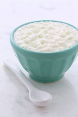 Lezzetli, besleyici ve sağlıklı taze peynir vintage carrara mermer ayarı hakkında.