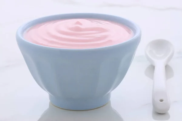 Yogur Fresa Griego Batido Lentamente Artesanal Con Mucha Fruta Proteína —  Fotos de Stock