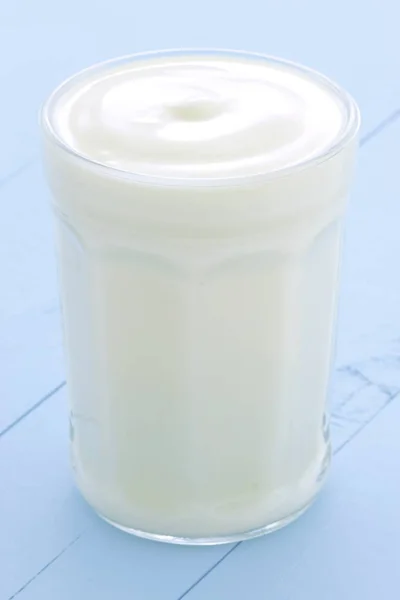 Lækker Nærende Sund Frisk Almindelig Yoghurt Vintage Træ Indstilling - Stock-foto