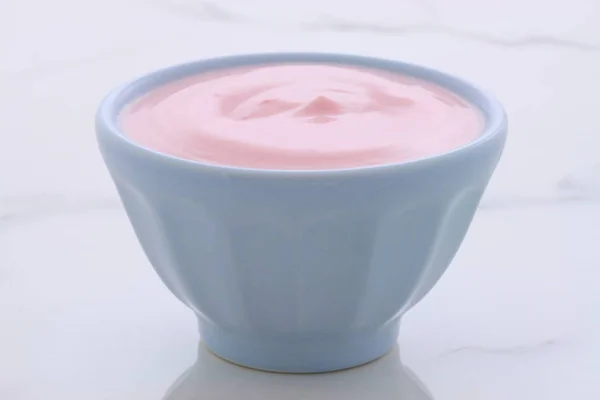 Lahodné Žaludek Pomalý Řecký Jahodový Jogurt Spoustou Ovoce Bílkovin Ideální — Stock fotografie