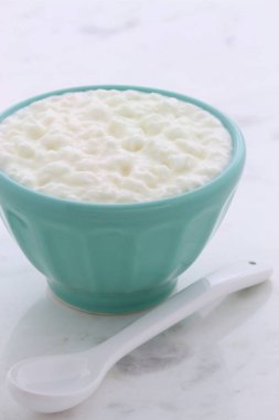 Lezzetli, besleyici ve sağlıklı taze peynir vintage carrara mermer ayarı hakkında.