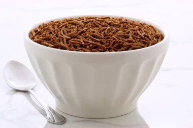 taze ve leziz buğday kepeği tahıl, vintage carrara mermer üzerinde.