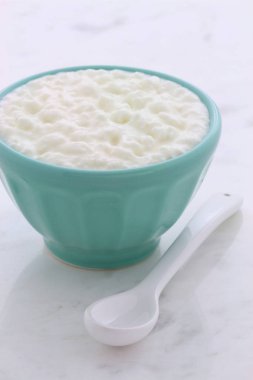 Lezzetli, besleyici ve sağlıklı taze peynir vintage carrara mermer ayarı hakkında.