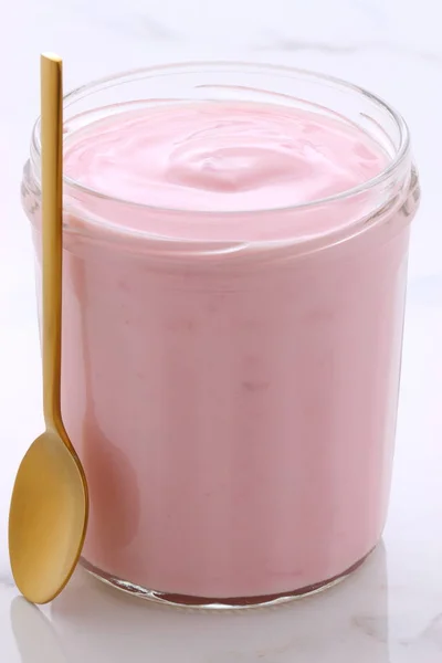 Läckra Franska Vaniljsås Stil Yoghurt Med All Frukt Blandad Släpper — Stockfoto