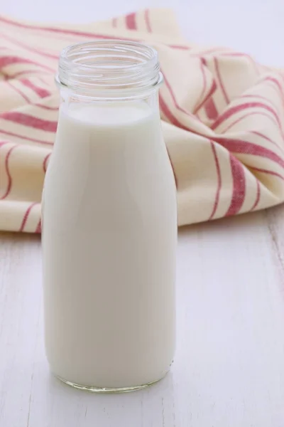 Heerlijke Verse Melk Een Van Belangrijkste Bronnen Van Voeding — Stockfoto