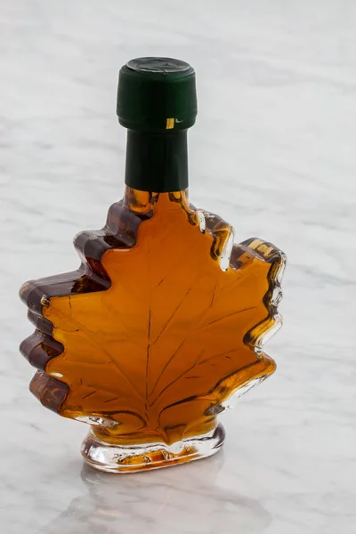 Natuurlijke Organische Heerlijke Maple Siroop Met Een Zoete Delicate Smaak — Stockfoto