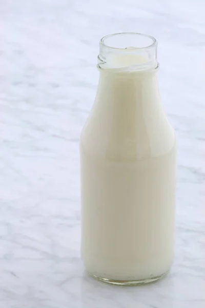 Delizioso Latte Fresco Una Delle Fonti Primarie Nutrizione — Foto Stock