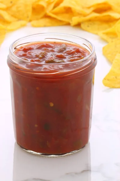 Artisan Meksykański Dip Salsa Vintage Tabela Marmuru Carrara Pyszne Świeże — Zdjęcie stockowe