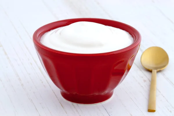 Lecker Nahrhaft Und Gesund Frischer Griechischer Joghurt Auf Antikem Holztisch — Stockfoto