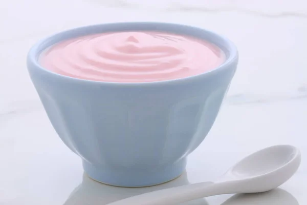 Artisan Traag Gekarnd Griekse Strawberry Yoghurt Met Veel Groenten Eiwitten — Stockfoto