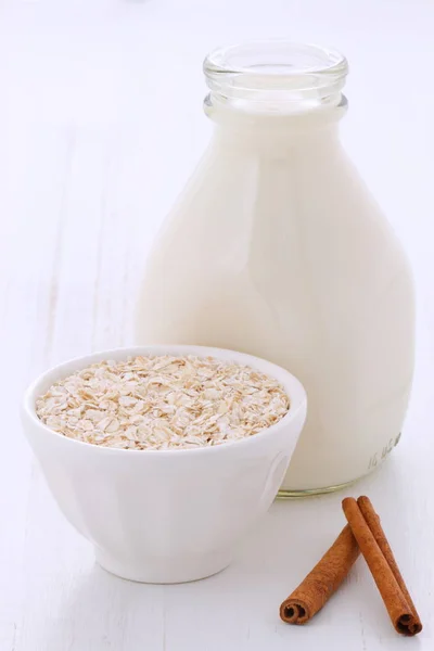 Delicious Nutritious Healthy Fresh Oats Vintage White Wood Setting — Stock Photo, Image