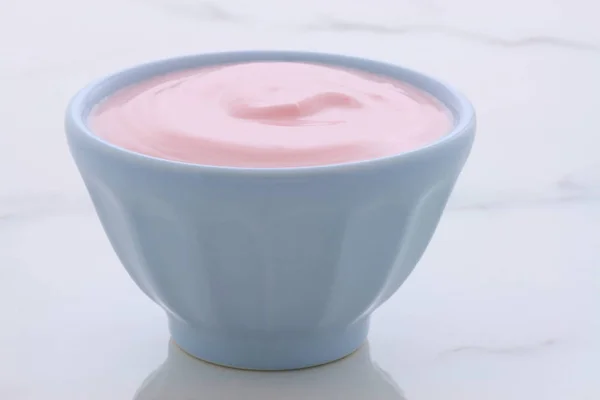 Pyszne Wolno Pienił Grecki Jogurt Truskawkowy Dużą Ilością Owoców Białka — Zdjęcie stockowe