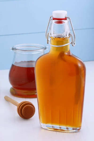 Honig Gesunde Und Nahrhafte Süßnahrung Die Von Bienen Aus Blütennektar — Stockfoto