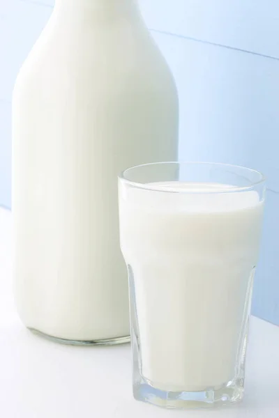 Lækker Nærende Frisk Quart Milk Flaske - Stock-foto