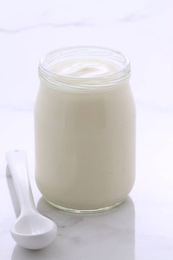 lezzetli, besleyici ve sağlıklı taze yoğurt vintage İtalyan carrara mermer ayarı hakkında.