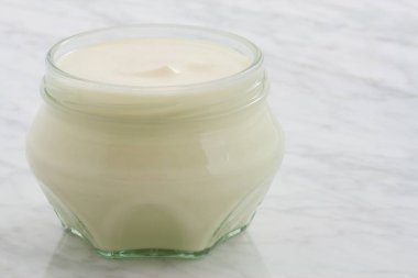 muhteşem Yunan yoğurt carrara mermer tezgah üzerinde tarz