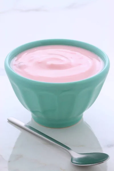 Läckra Franska Vaniljsås Stil Yoghurt Med All Frukt Blandad Släpper — Stockfoto