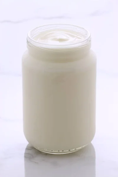 God Näringsrik Och Hälsosam Färska Vanlig Yoghurt Potten Vintage Italienska — Stockfoto