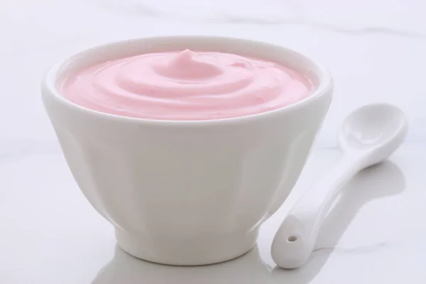 Delicioso Yogur Fresa Griego Batido Lentamente Con Mucha Fruta Proteína —  Fotos de Stock